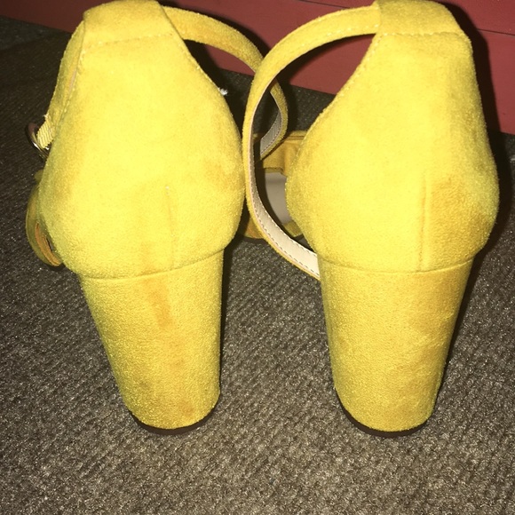 Yellow Sandals - Picture 4 of 7